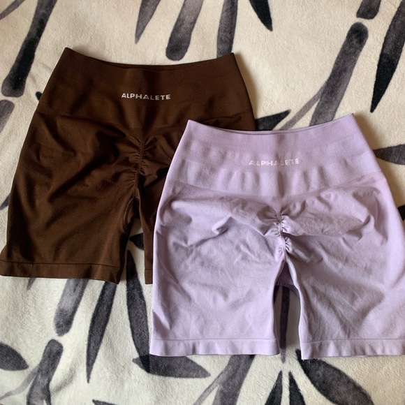 Alphalete Women’s Amplify Shorts 4.5” Misty Lilac Medium - Picture 3 of 4